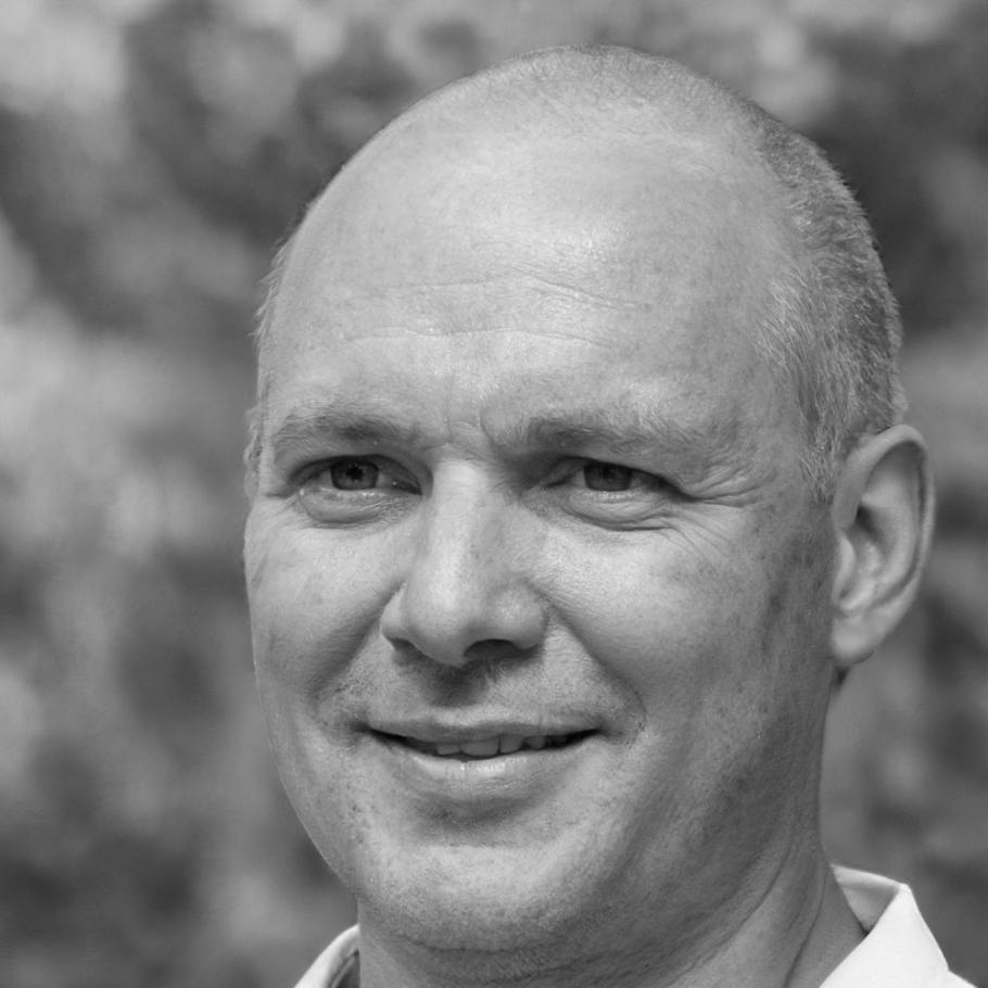 Kai Eriksson, experienced blockchain architect and lead instructor, photographed in a modern tech workspace